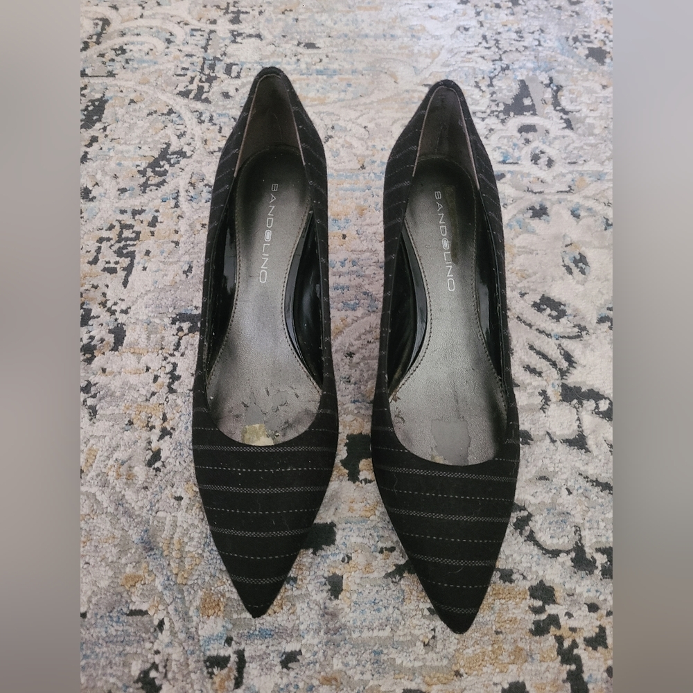 Bandolino black patterned fabric pumps in size 5.5